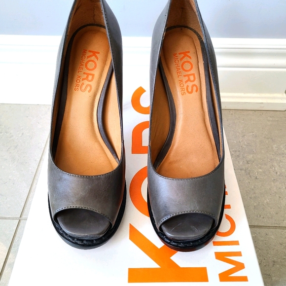 Michael Kors Izzie Slate Heels 6.5 - Picture 1 of 3